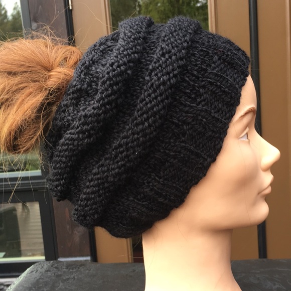 Hand Knit Messy Bun Hat/Toque - Picture 1 of 4